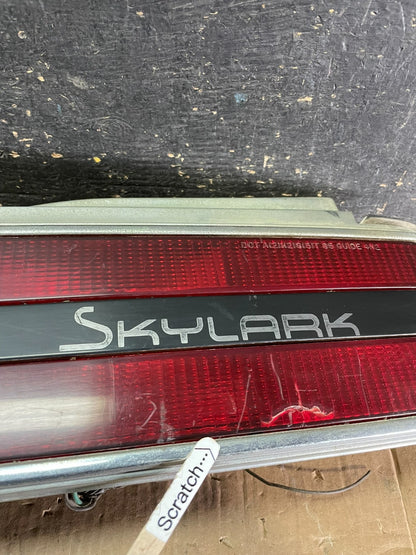 1986 to 1987 Buick Somerset Skylark Trunk Rear Center Tail Light Panel Z5924 DG6