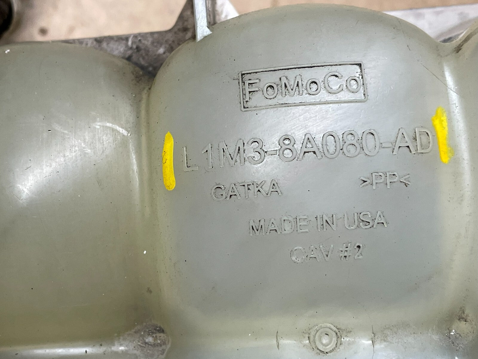 2020-2023 Ford Explorer Radiator Coolant Recovery Bootle Tank  F4570 DG16