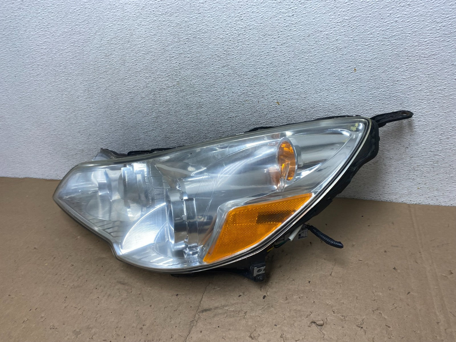 2010 2011 2012 Subaru Legacy Outback Left Driver Halogen Headlight AG5651 DW1