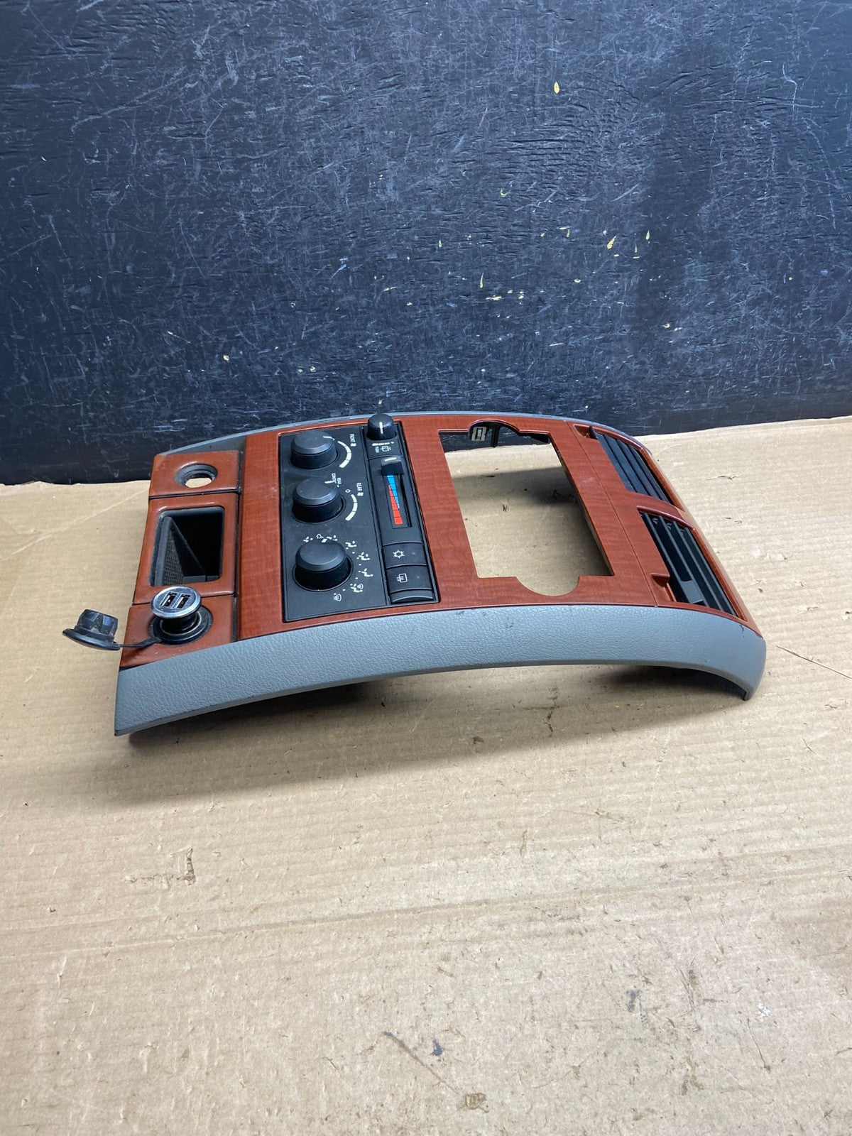 2005-2009 Dodge Durango Heat AC Climate Temperature Control Radio Bezel ah3652DG2