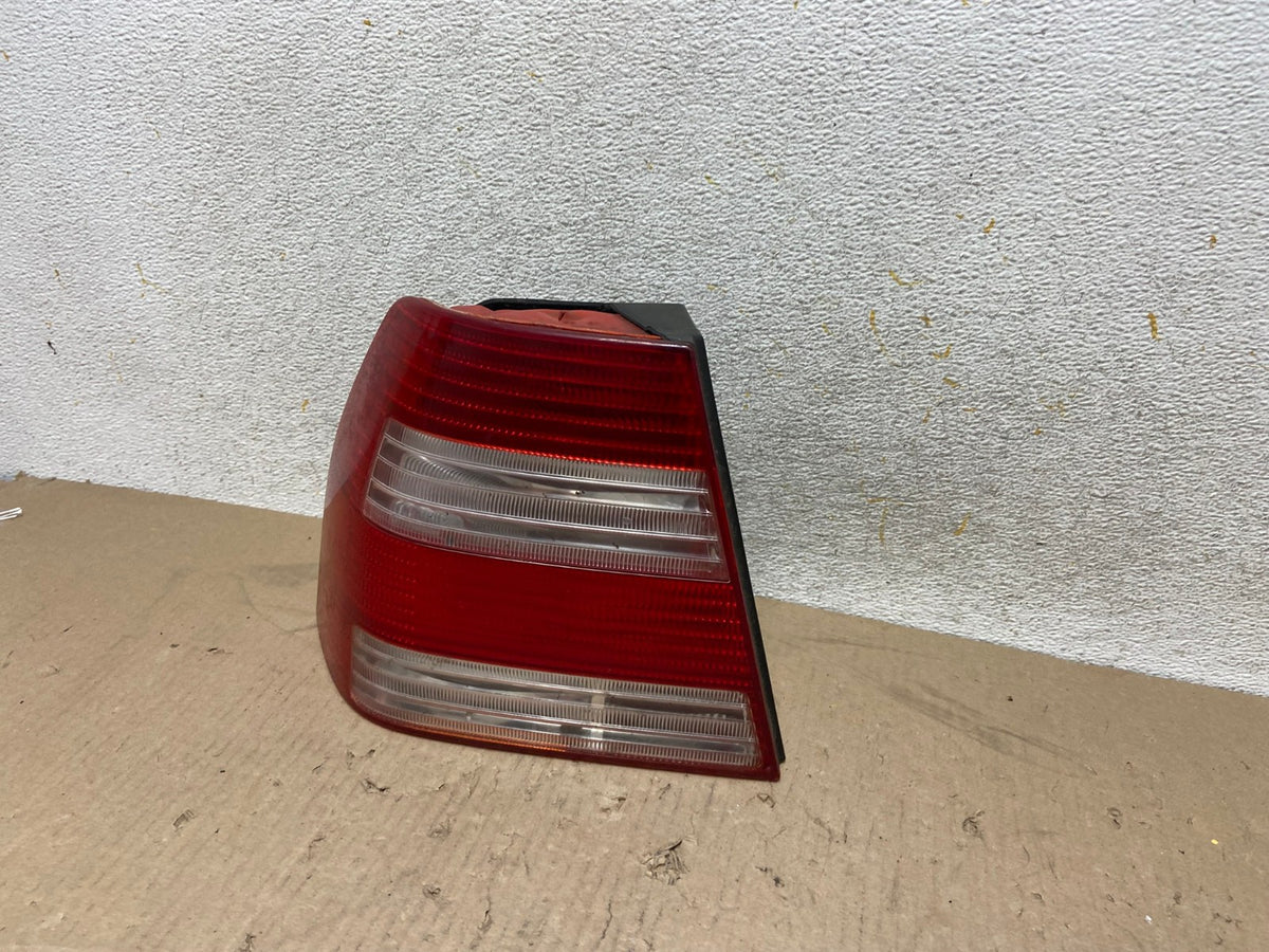 2004 to 2005 Volkswagen Jetta Left Driver LH Side Tail Light AH7669 LK2