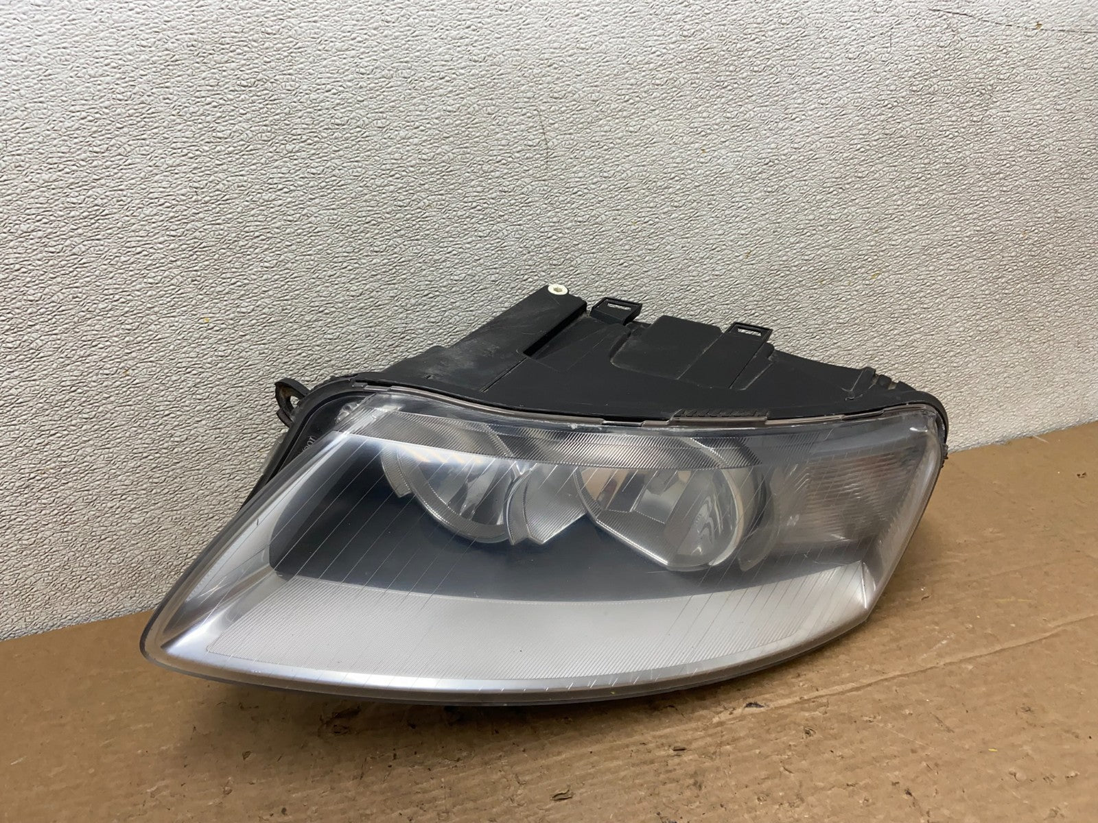 2005 to 2008 Audi A6 Left Driver Side Headlight Halogen Z3604 DW0