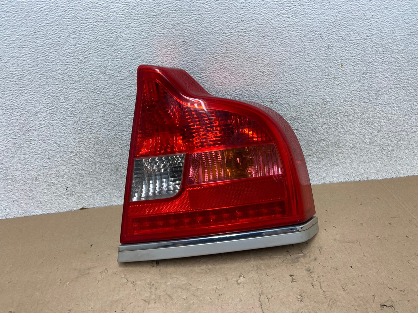 2004 - 2006 Volvo S80 Right Passenger RH Side Tail Light AG5687 LK0