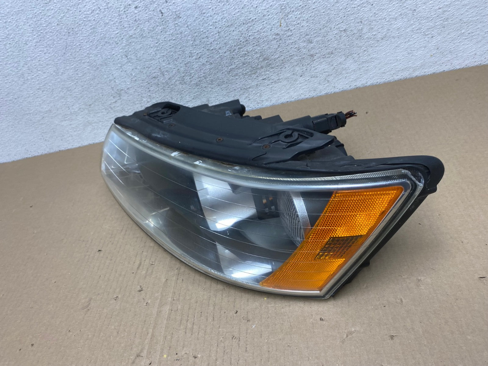 2006 to 2008 Hyundai Sonata Left Driver LH Side Headlight Halogen AE9489 LK1