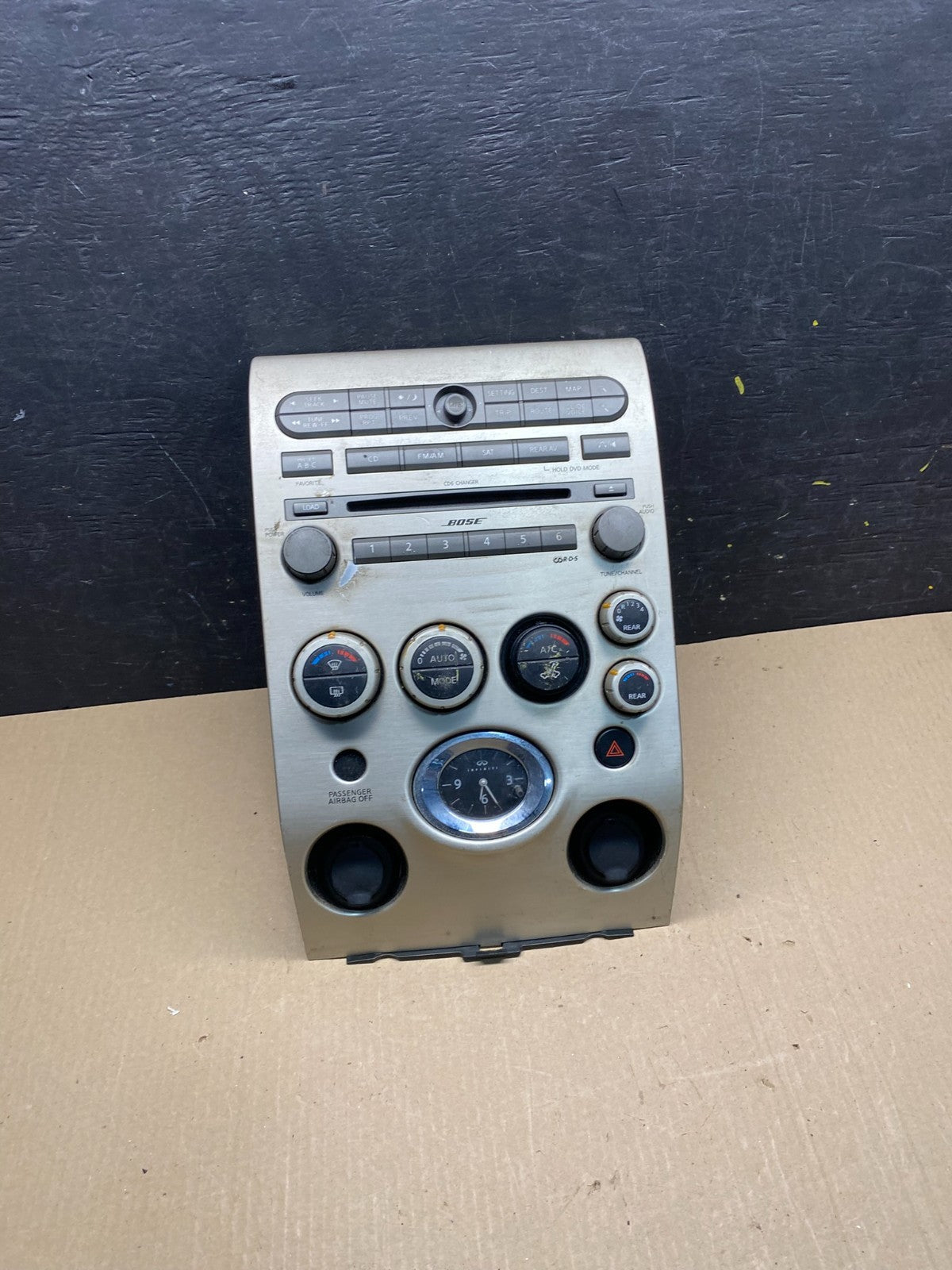 2004 to 2007 Infiniti QX56 Radio Player Climate Control Panel Bezel Z7167 DG0