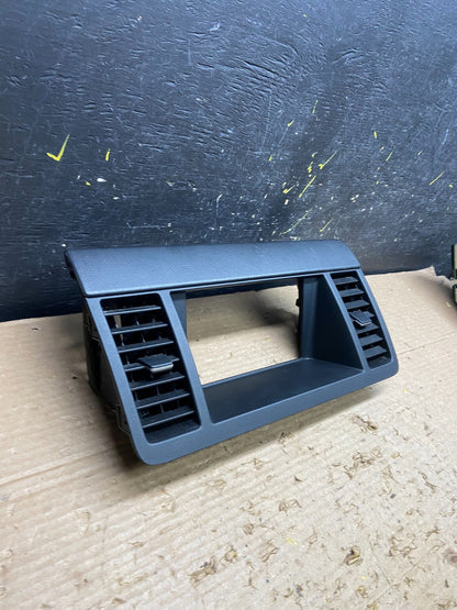 2003-2007 Nissan Murano Radio Center Console Display Bezel Air Vent OEM W3440 DG2