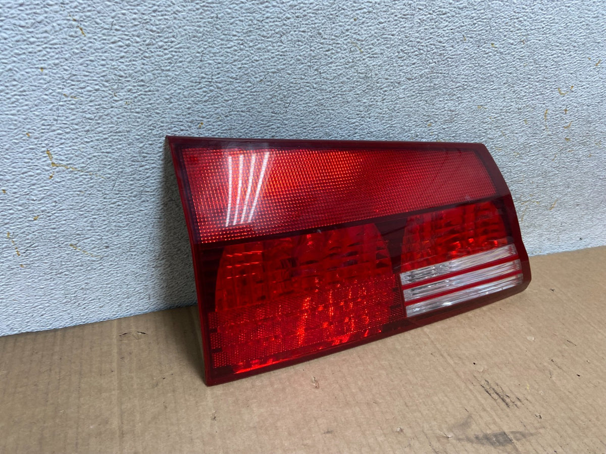 2004 - 2005 Toyota Sienna Left Driver LH Side Inner Tail Light AI8767 LK2