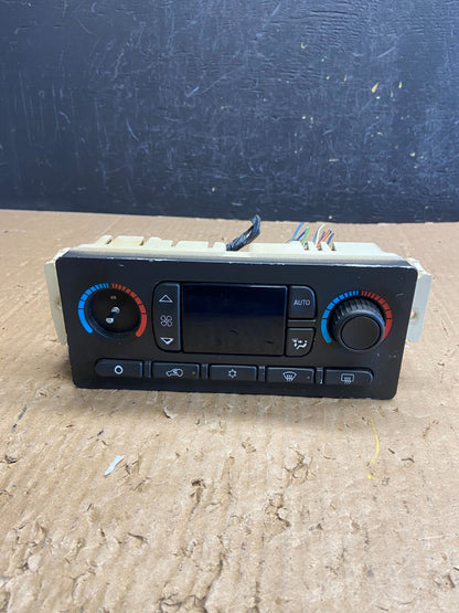 2003 to 2006 Chevrolet Silverado HVAC Heater Climate Control Module AD69360