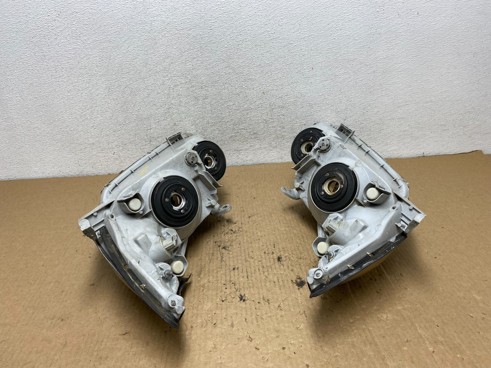 2002 2003 2004 Toyota Camry Left+Right Set Side Halogen Headlights AG2367 DW9