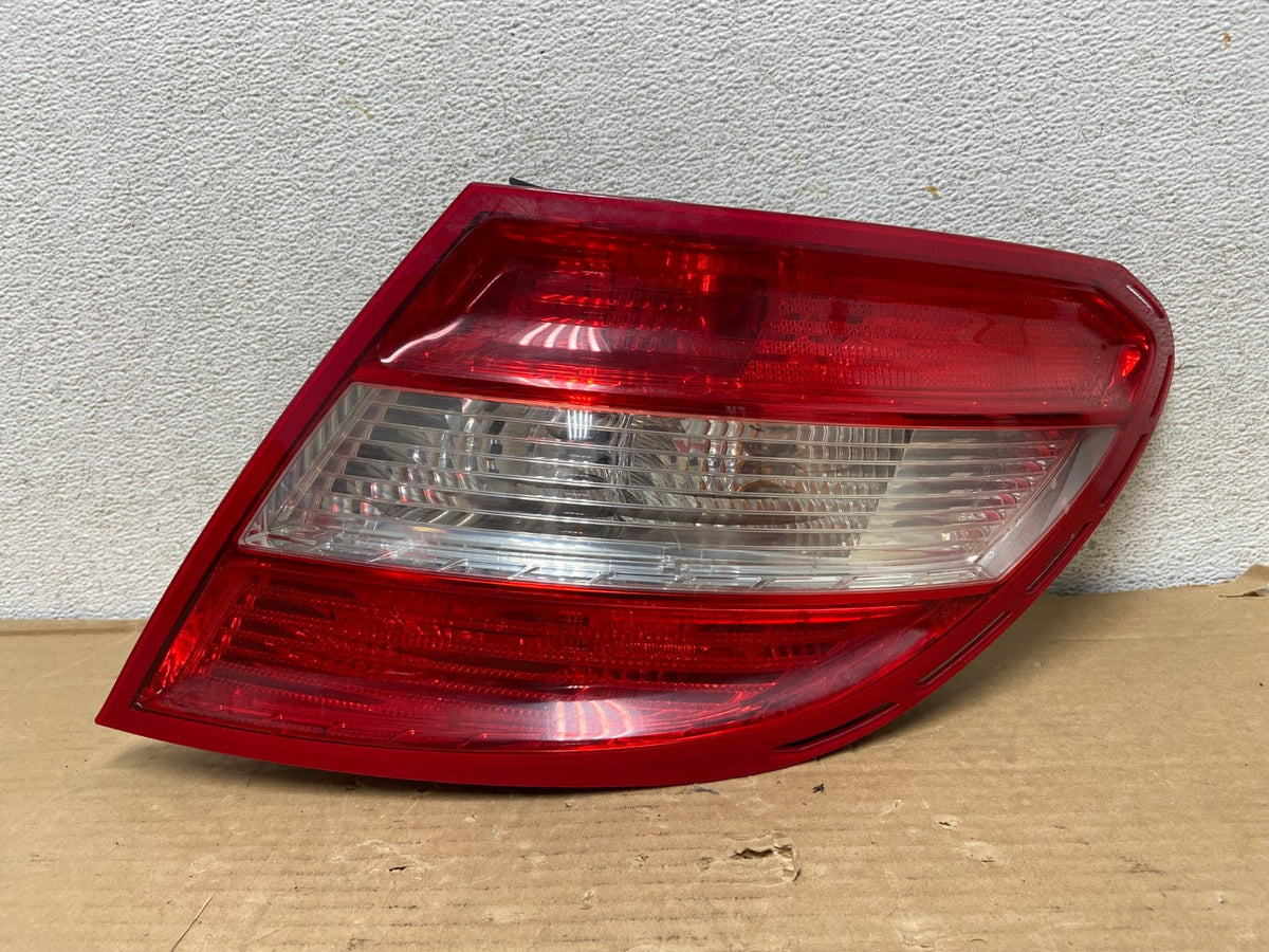2008 2009 2010 2011 Mercedes C-Class Right Passenger Tail Light AG9253 LK0