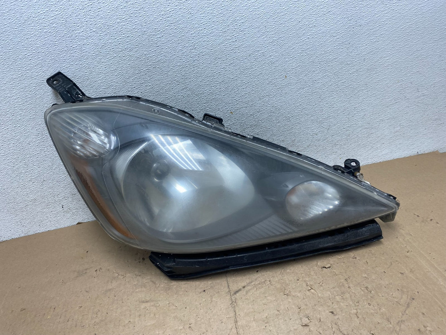 2009 to 2013 Honda Fit Right Passenger RH Side Headlight Halogen AG5609 DW0