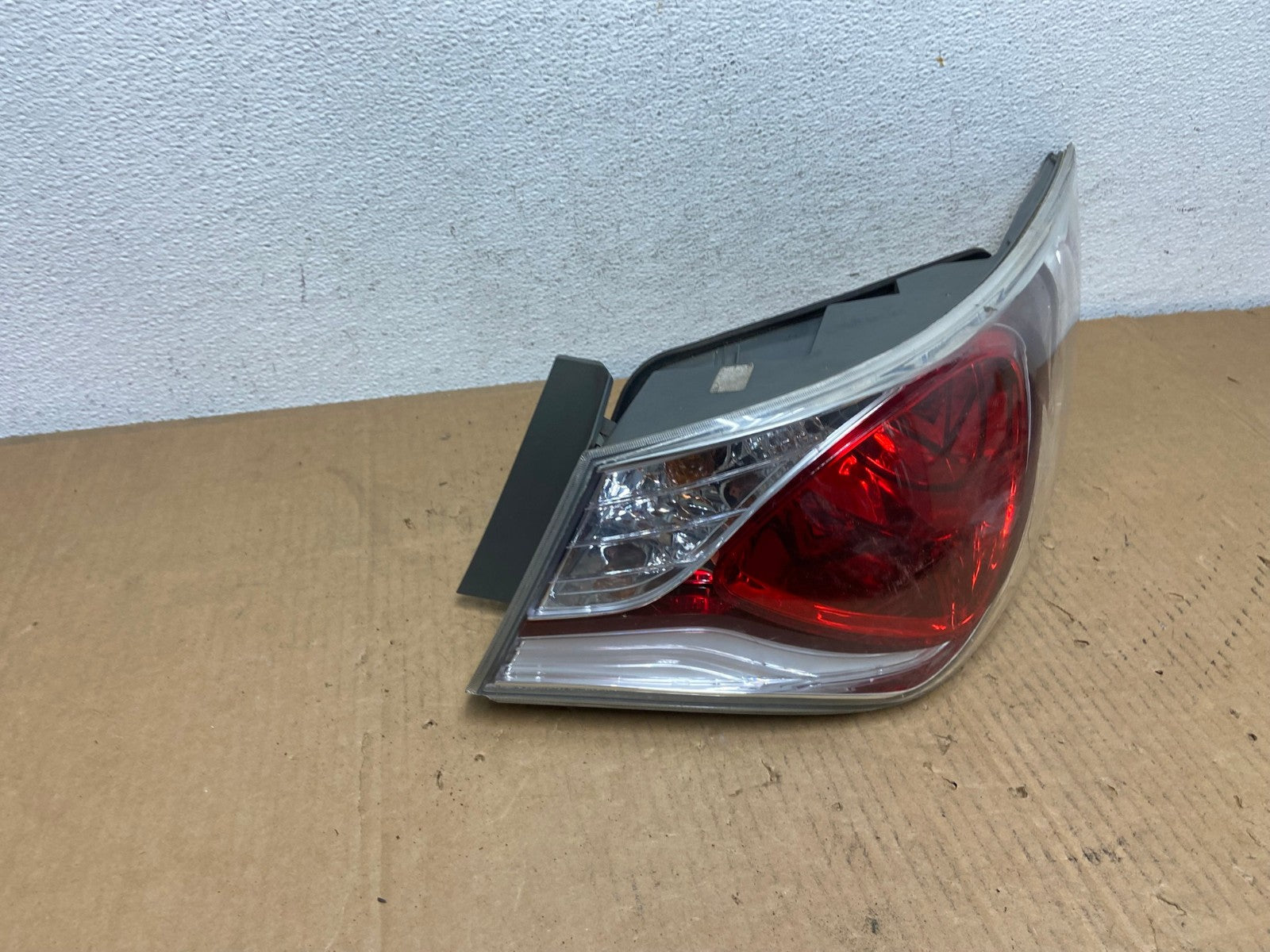 2011 - 2015 Hyundai Sonata Hybrid Right Passenger Tail Light AD0958 LK2
