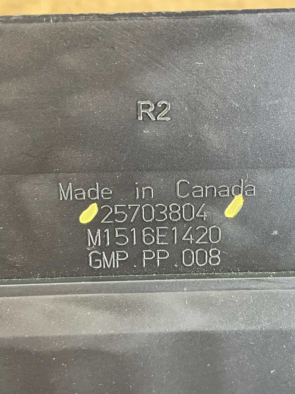 2004 to 2009 Cadillac SRX Front Center Dash A/C Air Vent AC5218 DG8