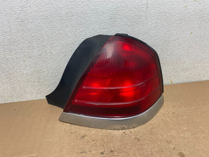 1998-2003 Ford Crown Victoria Right Passenger Rh Side Tail Light Oem N7990 DW0