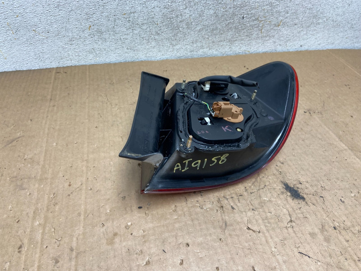 2002 2003 2004 Infiniti I35 Left Driver LH Side Tail Light AI9158 LK5
