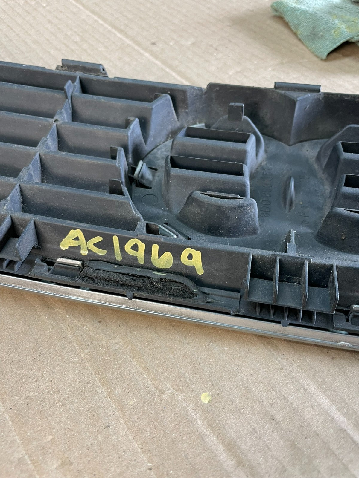2000 to 2002 Audi A4 Upper Front Grill Grille OEM ac1969 DG5