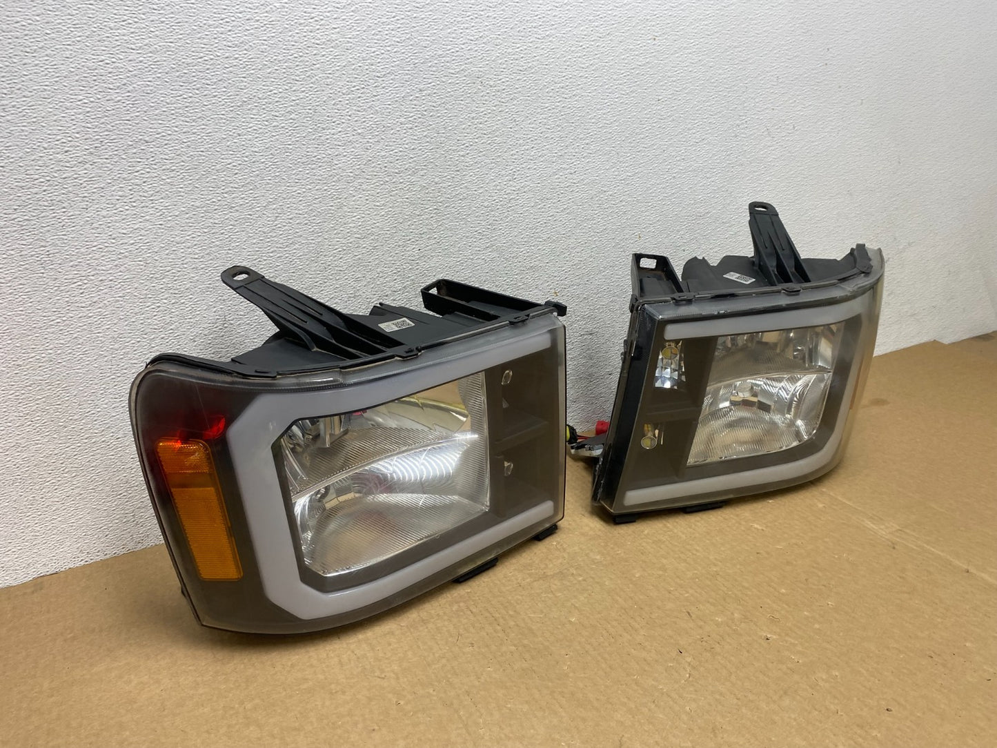 2007 - 2014 GMC Sierra Left+Right Set LED Headlights AF9532 DG2