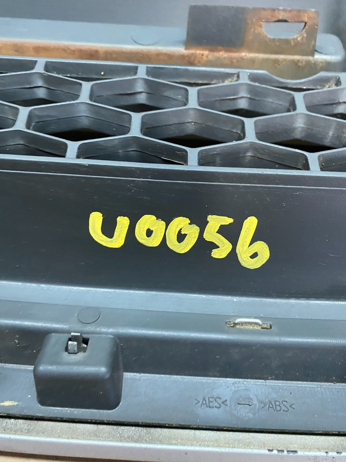 2003 2004 2005 Honda Pilot Front Upper Grill Grille U0056 DG8