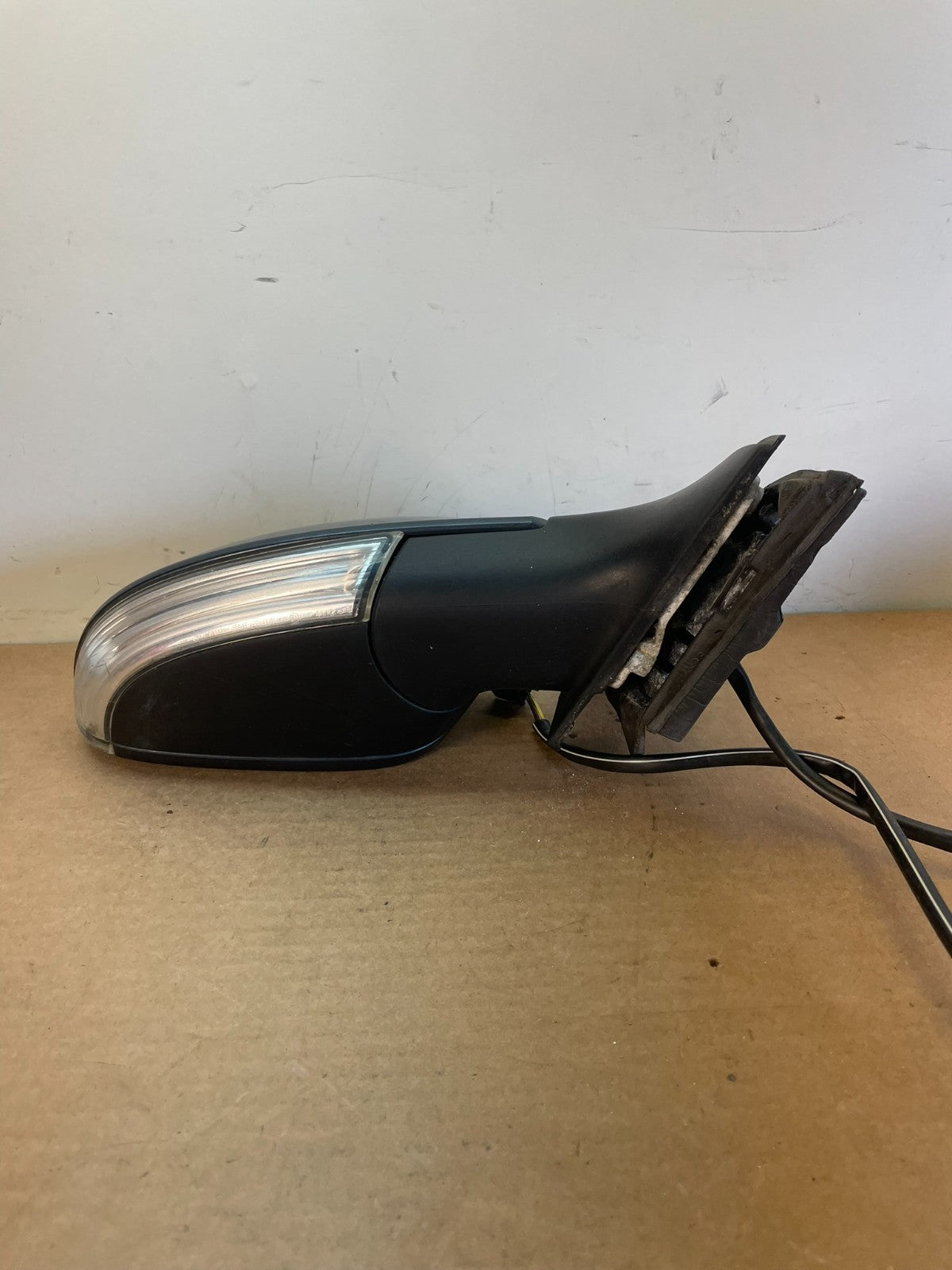2006-2010 Volkswagen Jetta right Driver View Door Mirror AF8658 DG3