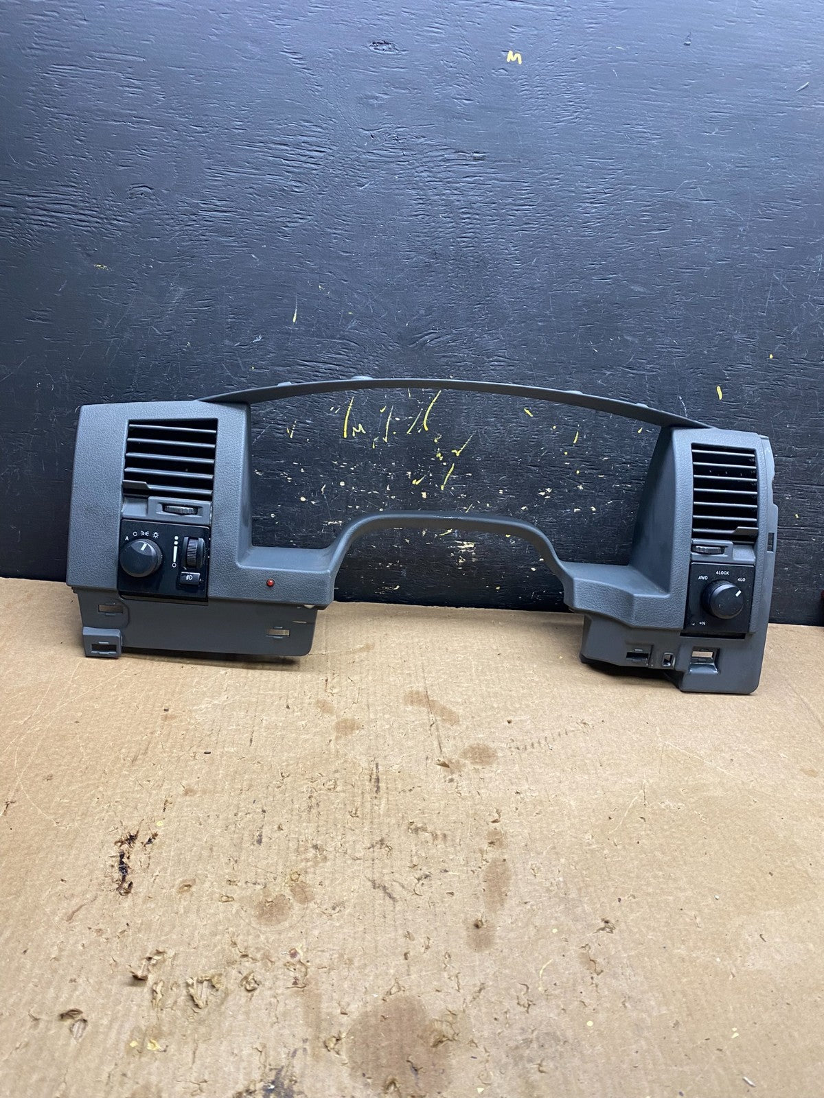 2004 - 2009 Dodge Durango Speedometer Cluster Gauge Bezel Trim OEM Z4554 DG0
