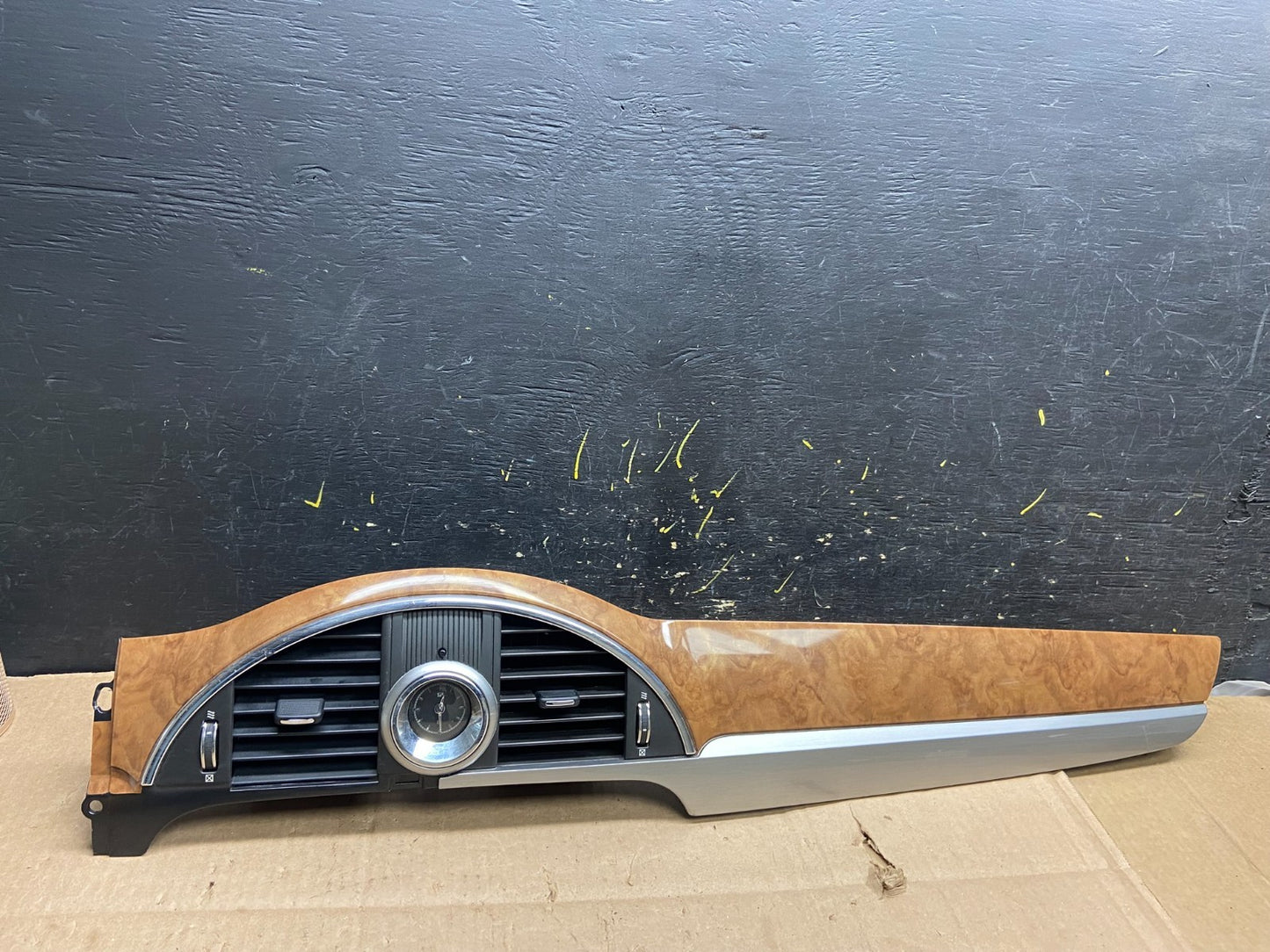 2008 to 2017 Buick Enclave Dash Center Clock Bezel Air Vent Trim Oem Y5417 DG0