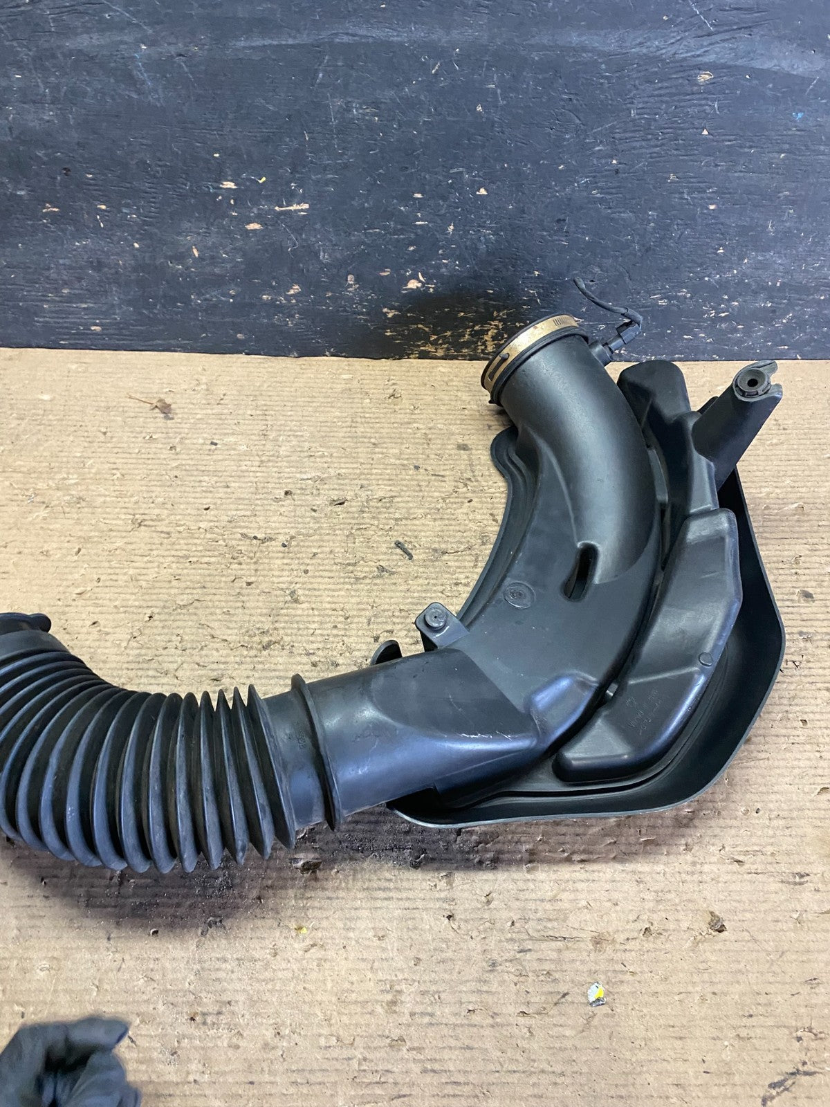 2011 to 2018 Chrysler 300 3.6L Air Intake Duct Tube Cleaner OEM S3584 DG6