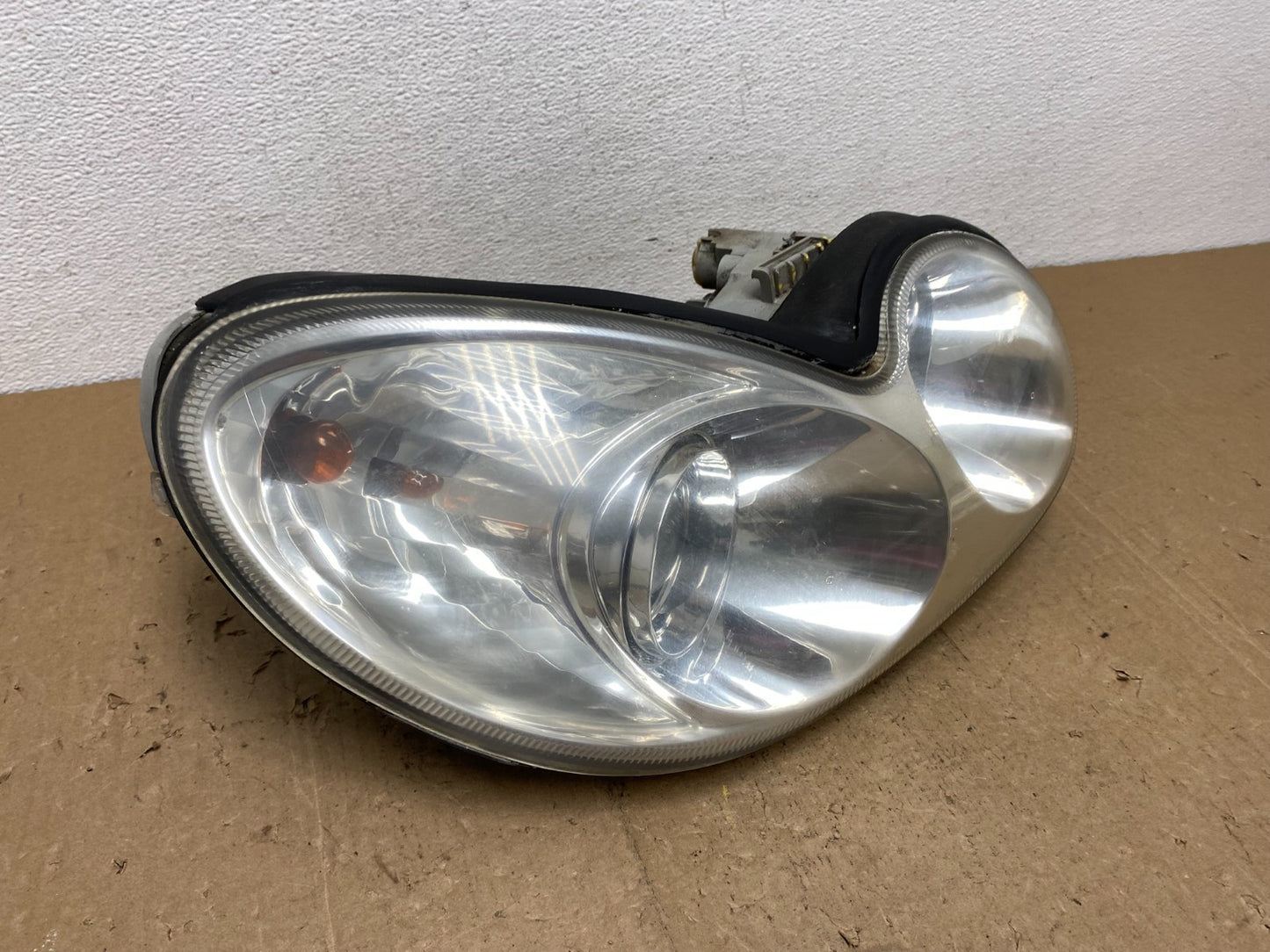 2002-2005 Hyundai Sonata Right Passenger Headlight Halogen AC7250 DW2