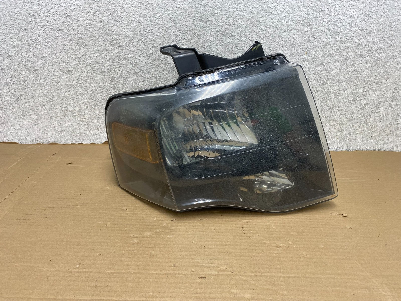2007 to 2014 Ford Expedition Right Passenger RH side Headlight Halogen AG8117 DW0