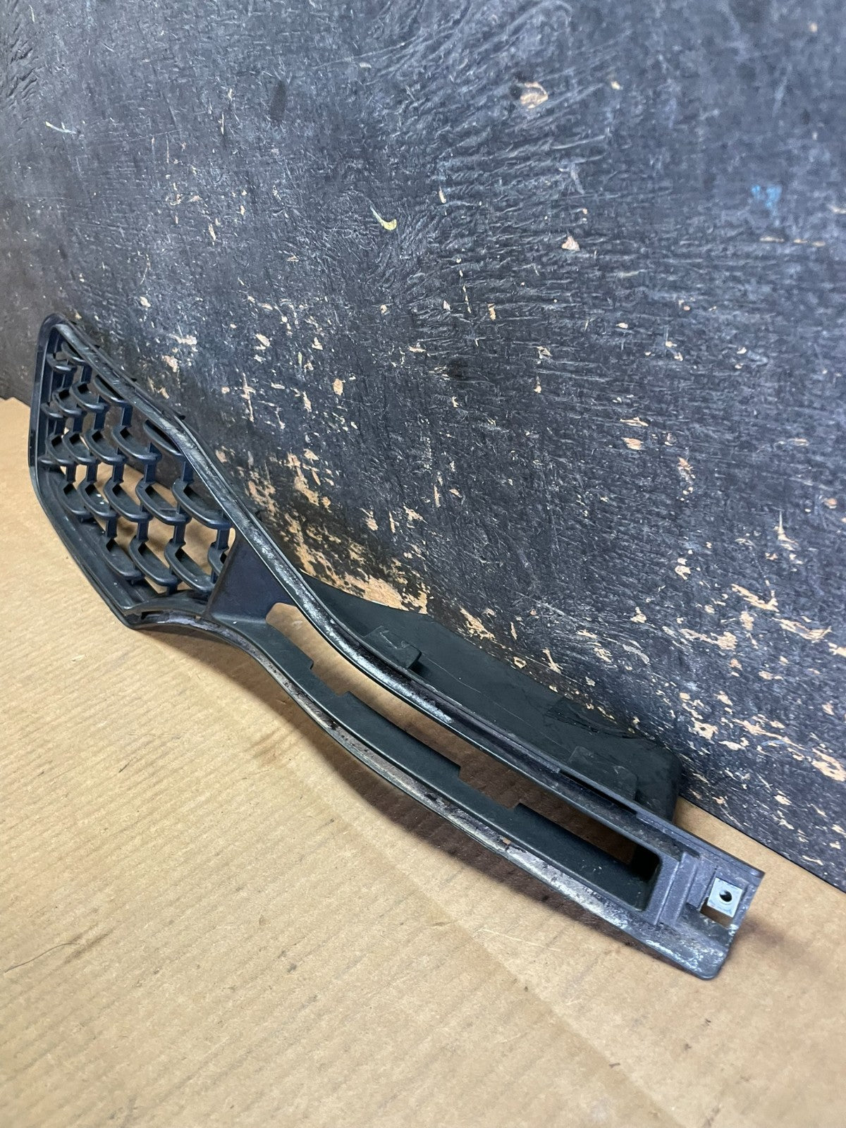 2014-2020 Maserati Quattroporte Front Left Bumper Grille Trim Cover AB28172