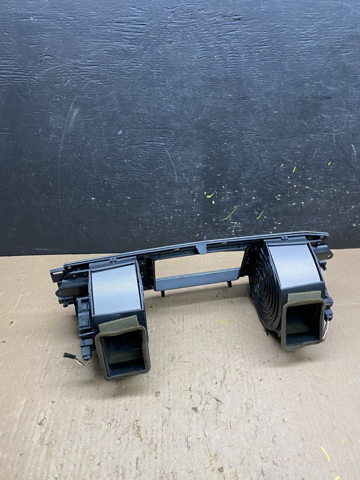 2008 to 2015 Jaguar XF Jaguar XF Center Radio Bezel Dash Air Vent t5844 DG3