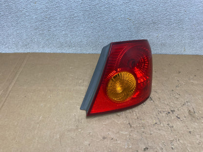 2003 to 2005 Toyota Corolla Right Passenger RH Side Tail Light Oem V5579 DW2