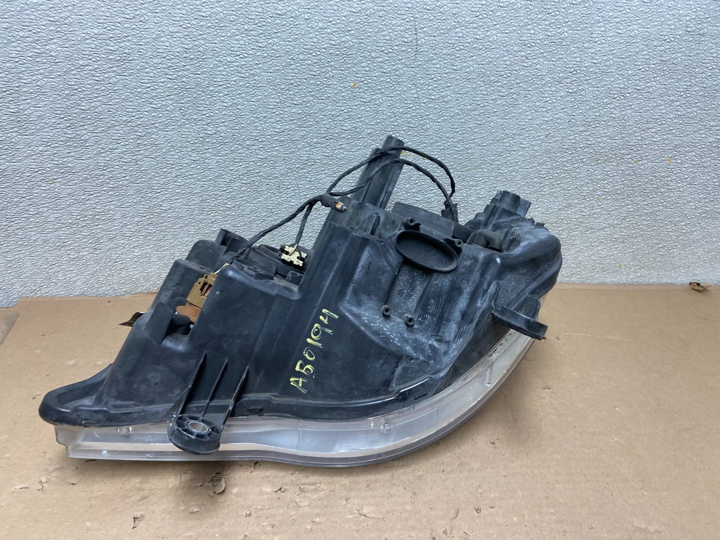 2011 to 2016 Chrysler Town and Country Right Passenger Headlight AB0194 DW6