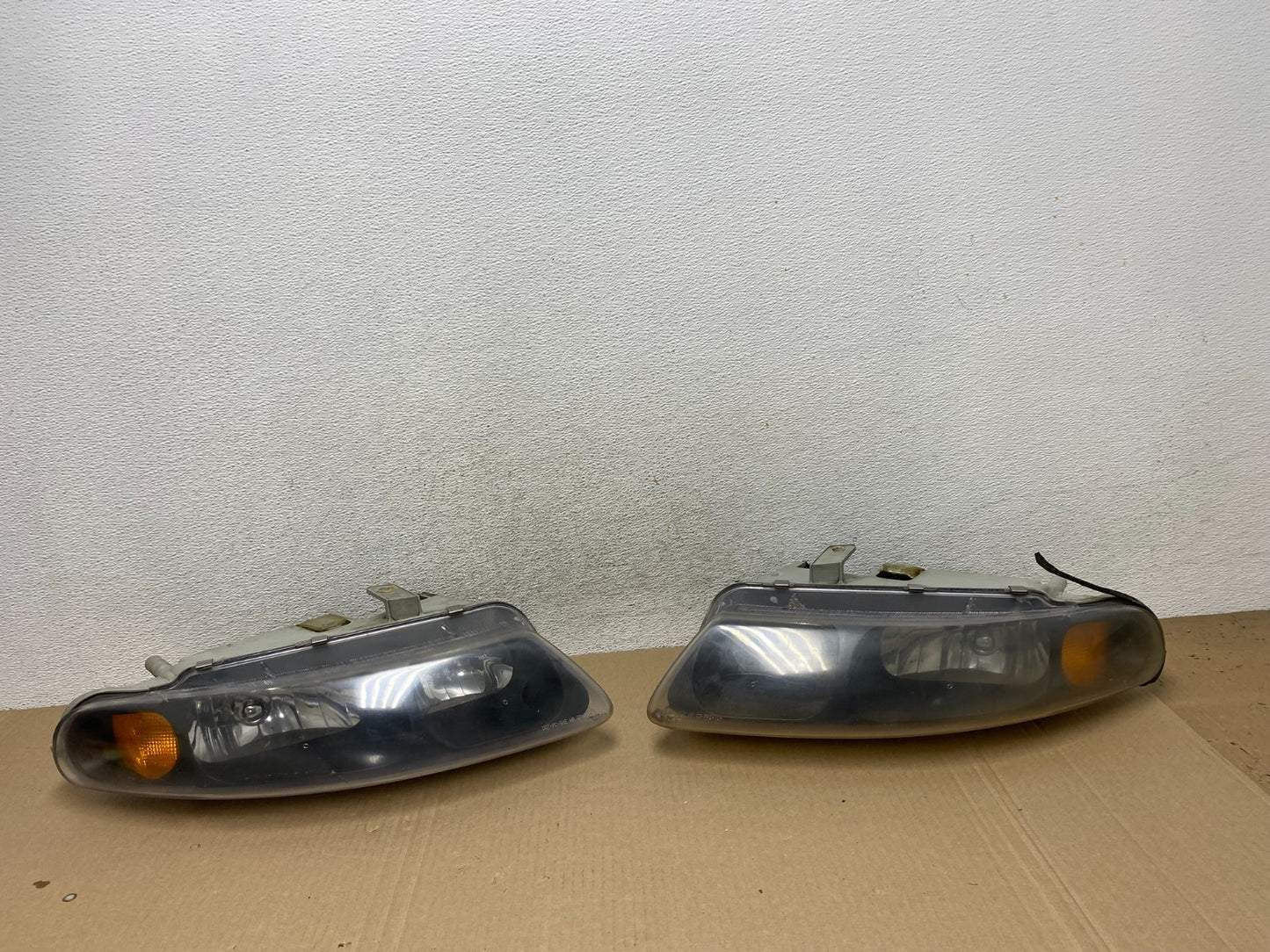 1997 to 2000 Dodge Avenger Left+Right Set Side Headlights AF5770 DW0