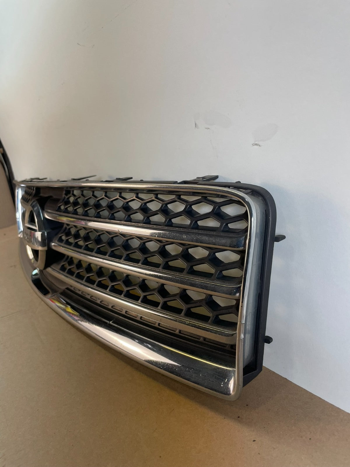 2009 to 2011 Nissan Maxima Front Upper Grill Grille 62070-9N00A AG0990 DG1