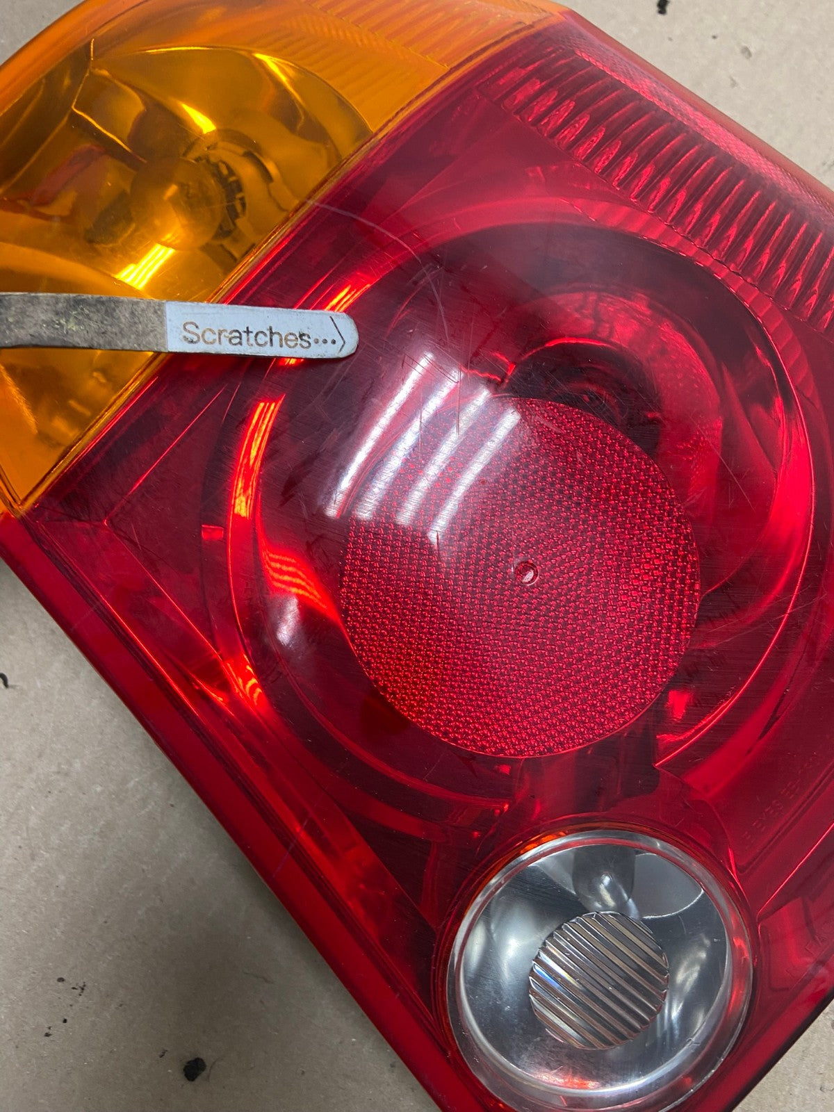 2004 to 2006 Chrysler Pacifica Right Passenger Rh Side Tail Light AG6870 LK3
