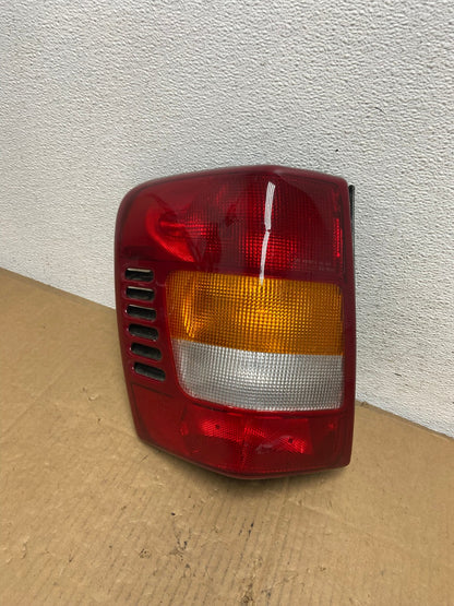 1999 - 2004 Jeep Grand Cherokee WJ Left Driver Lh Tail Light AD0907 LK0
