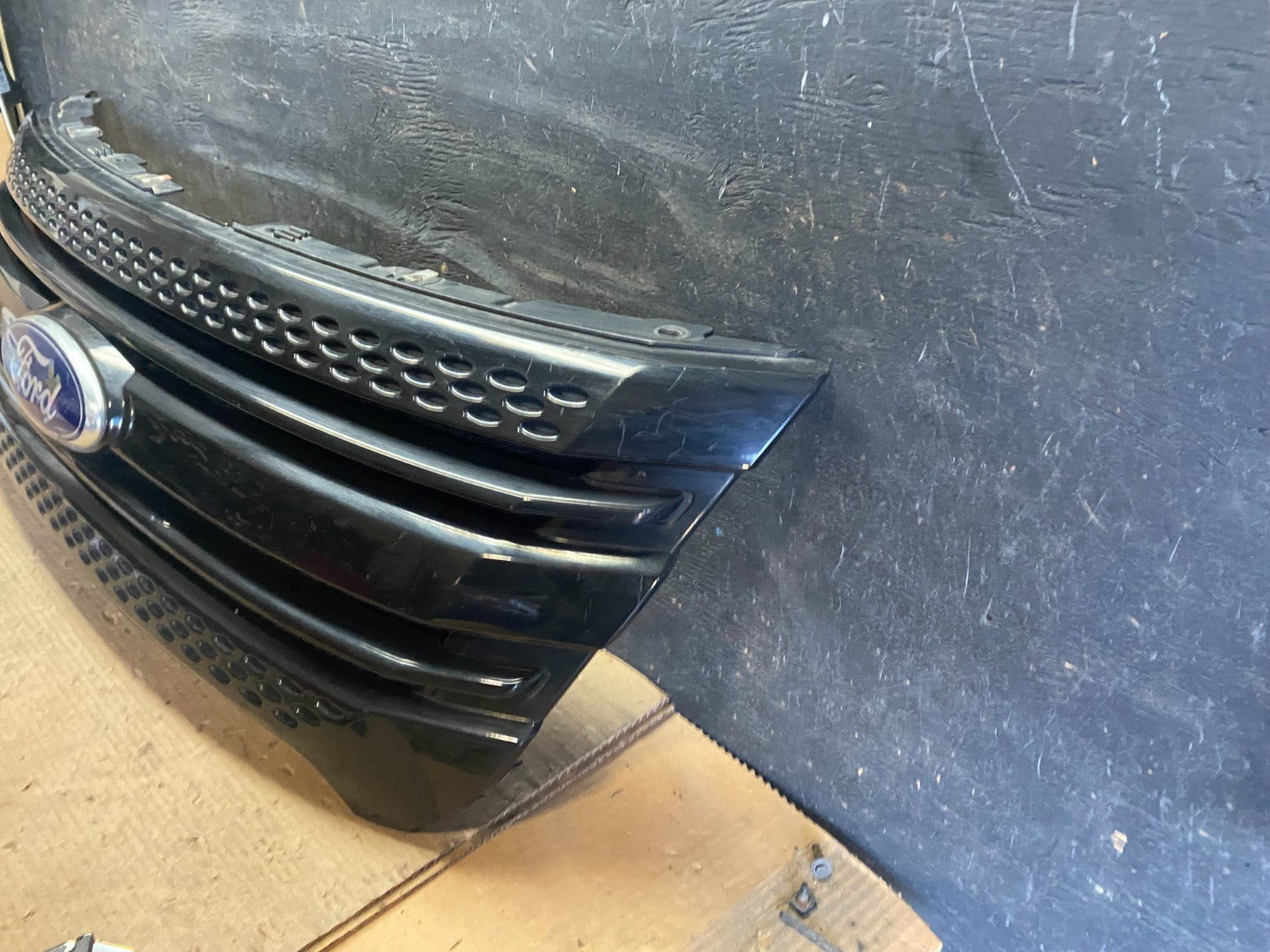 2011 to 2015 Ford Explorer Upper Front Grill Grille Oem s3319 DG1
