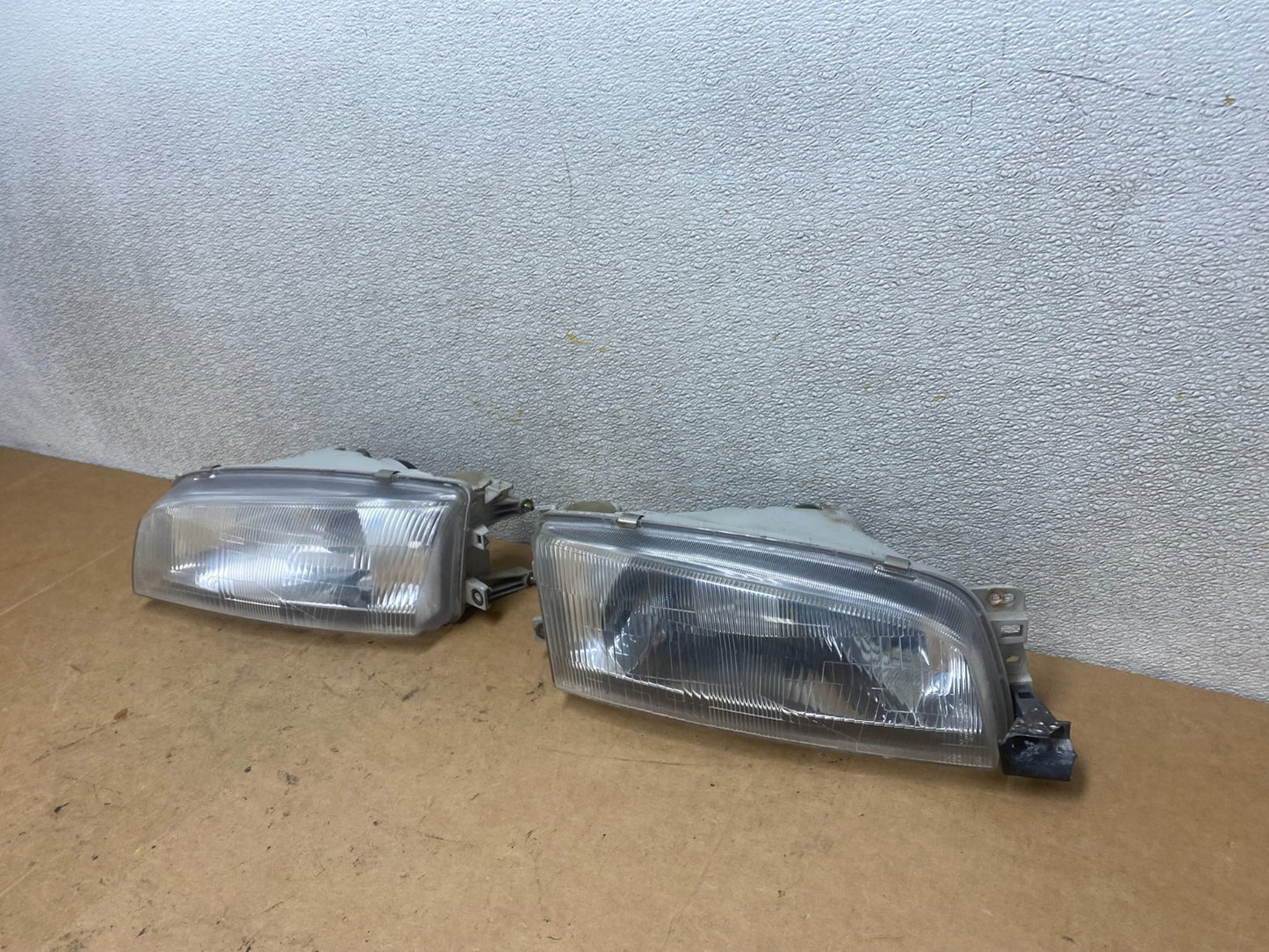 1999 to 2001 Mitsubishi Lancer Right Passenger RH Side Headlight X5333 PS1