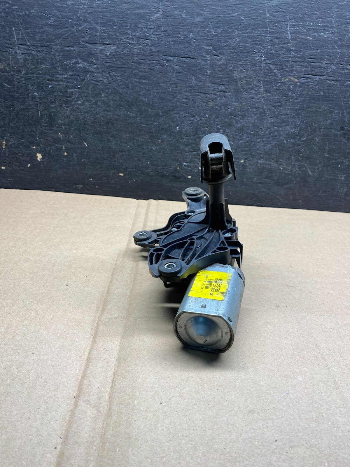 2011 to 2019 Ford Explorer Rear Windshield Wiper Motor AJ0018 DW2