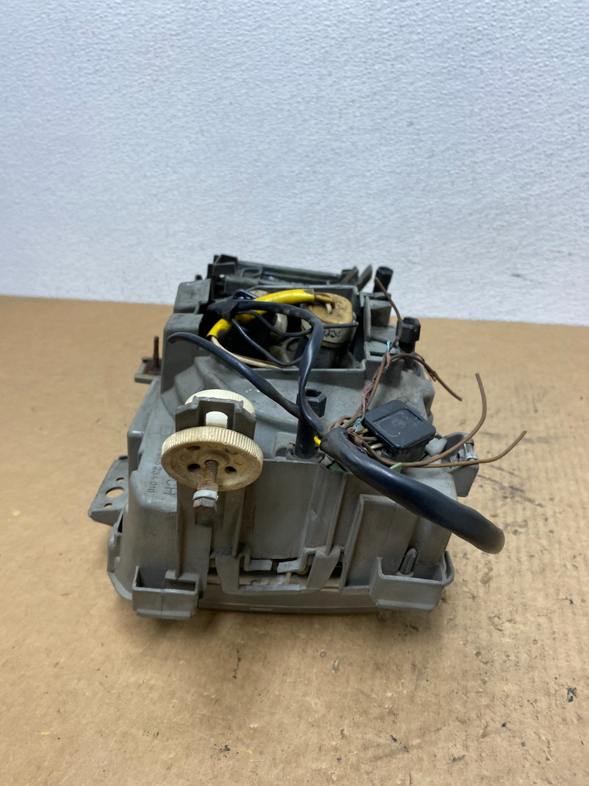 1987-1993 Mercedes W201 190E 190D Front Right Halogen Headlight AC3474