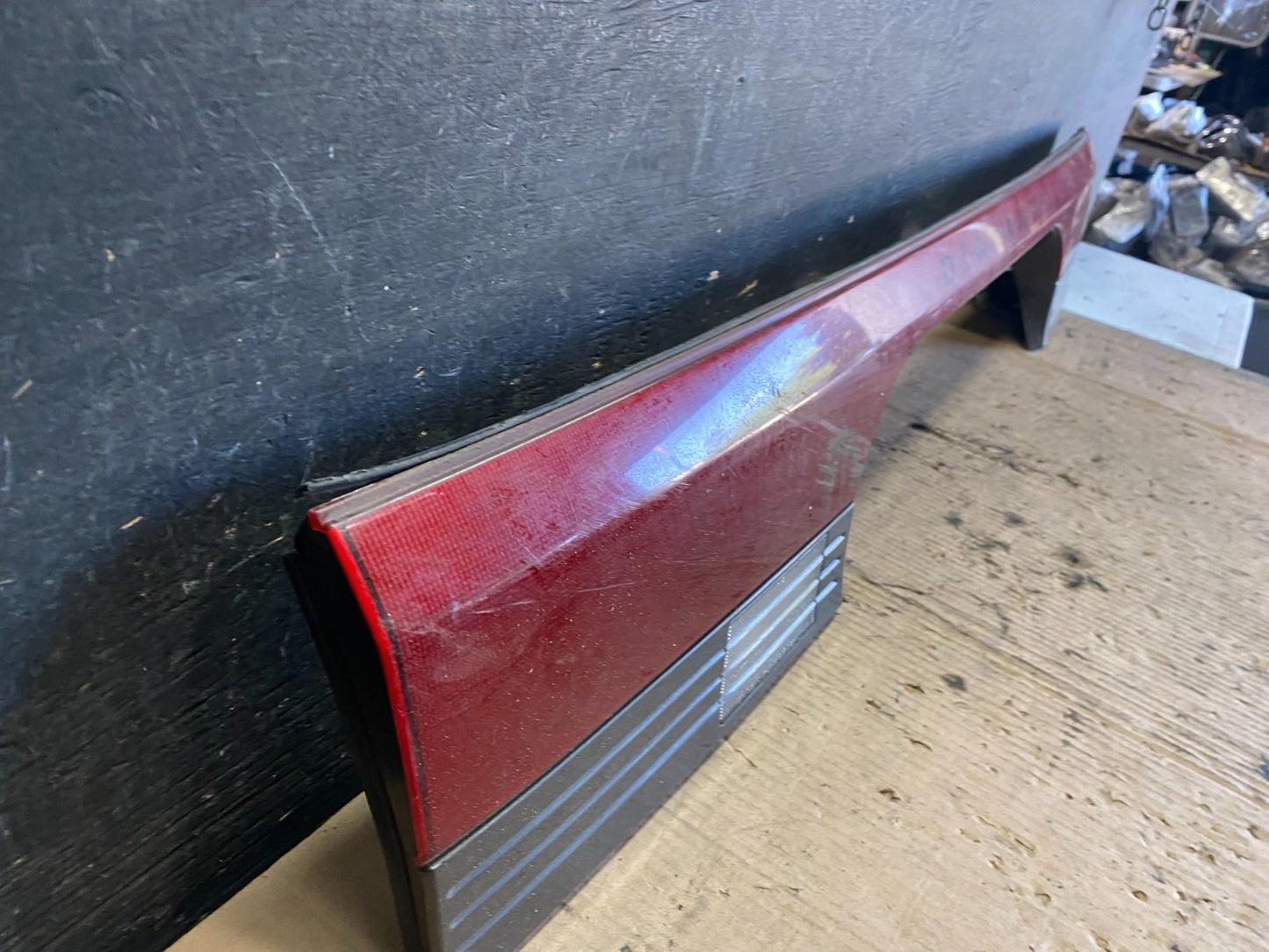 1993 to 1995 Mitsubishi Diamante Wagon Center Tail Light Lamp Liftgate q0397 DG2