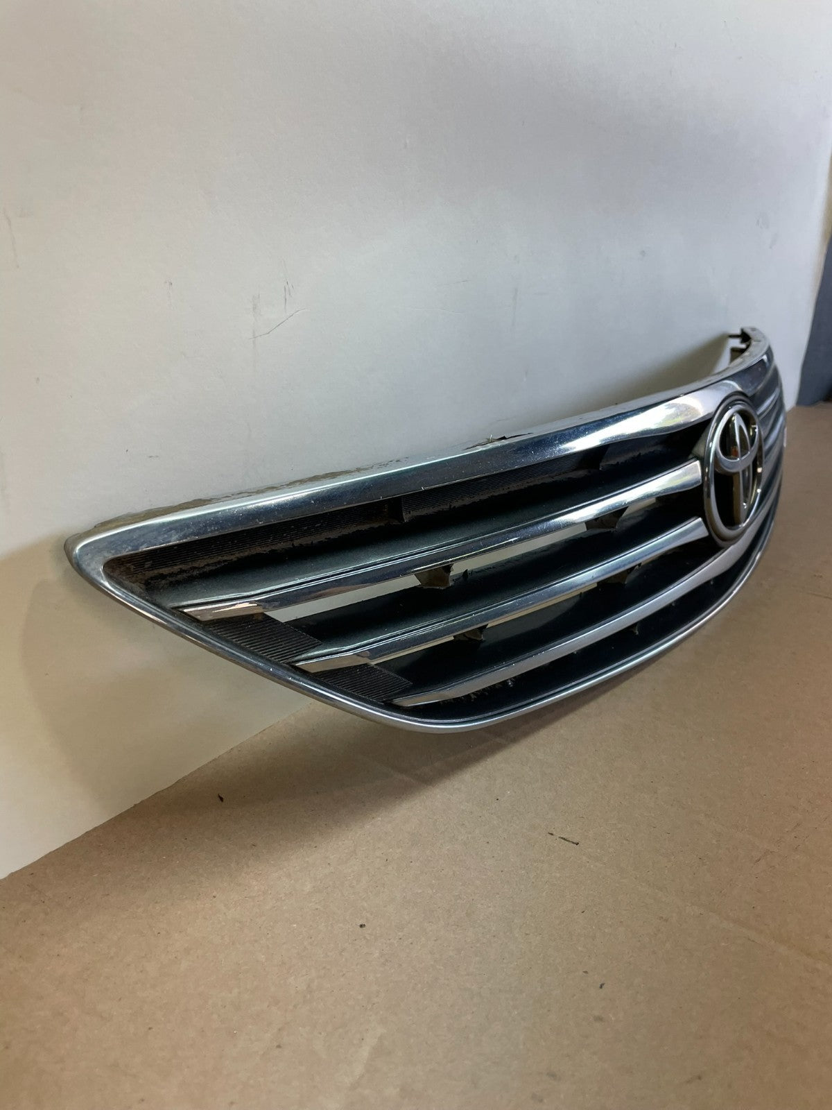 2005 to 2006 Toyota Camry Front Upper Grill Grille AG1021 DG2