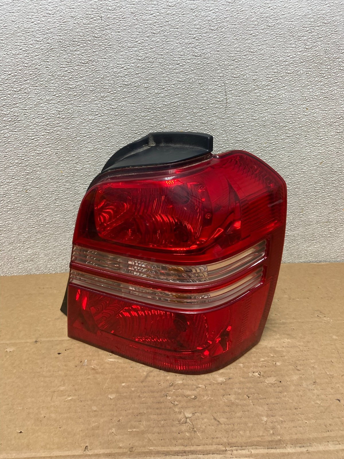 2001 2002 2003 Toyota Highlander Right Passenger RH Tail Light AD1019 LK0