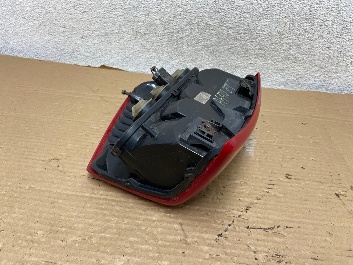 1999-2004 Jeep Grand Cherokee WJ Right Passenger Rh Tail Light AG9069 LK5