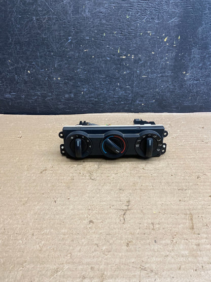 2005 2006 2007 Ford F250 F350 SD Automatic Heater A/C Climate Control AH3952 DG0