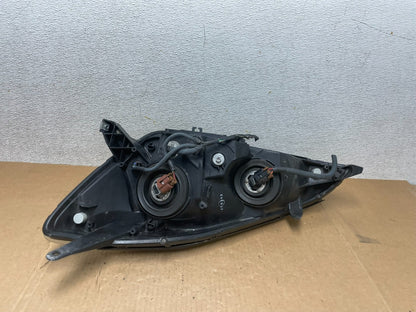 2004-2005 Toyota Sienna Driver Right Passenger Halogen Headlight OEM Q6742 DW12