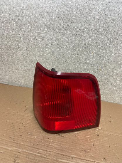 2003 to 2006 Lincoln Navigator Right Passenger Side Tail Light Oem AB1442 LK0