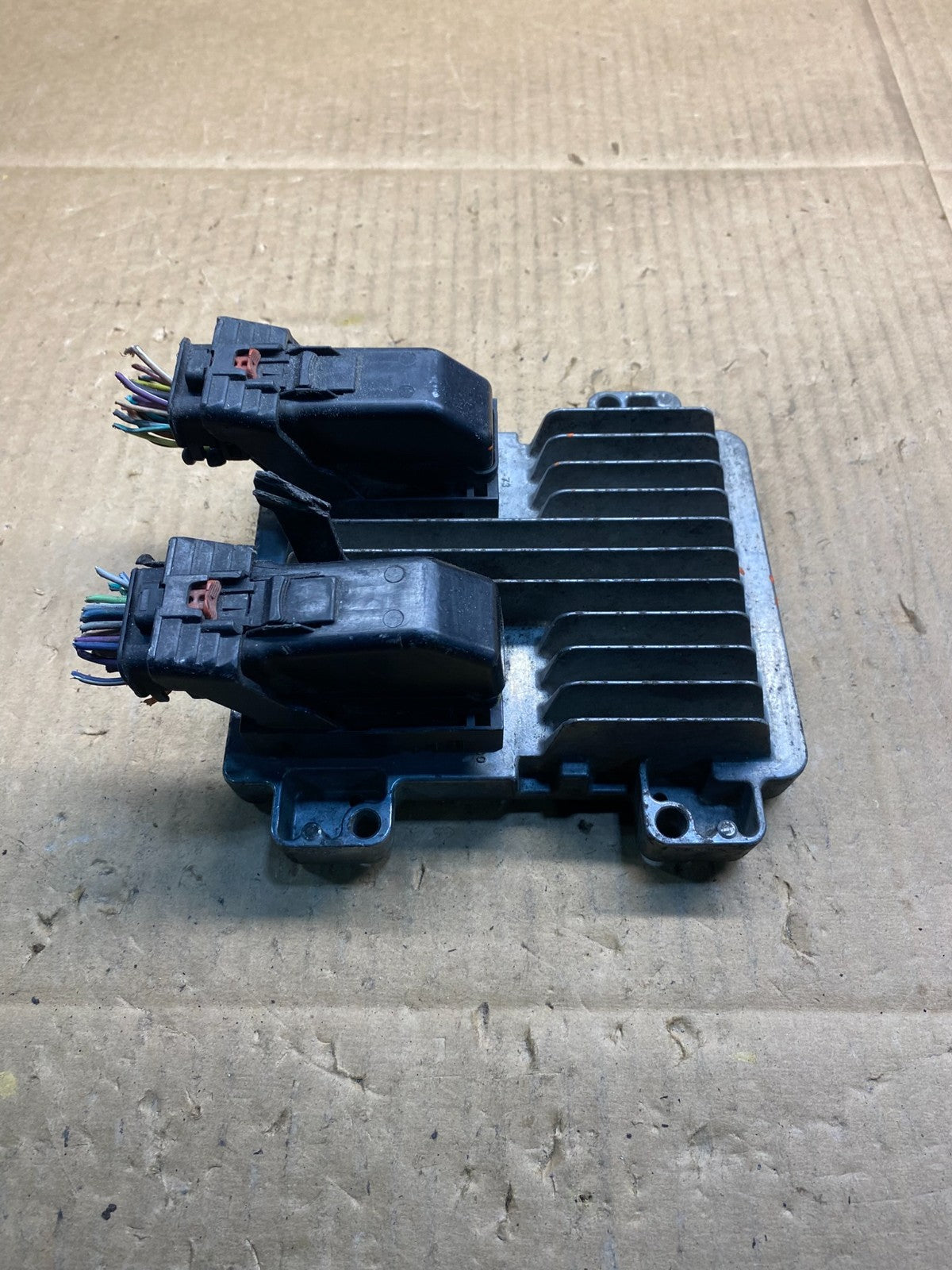 2010 to 2013 Chevrolet Silverado Yukon Engine Control Module ECM ECU AI7767 DG1