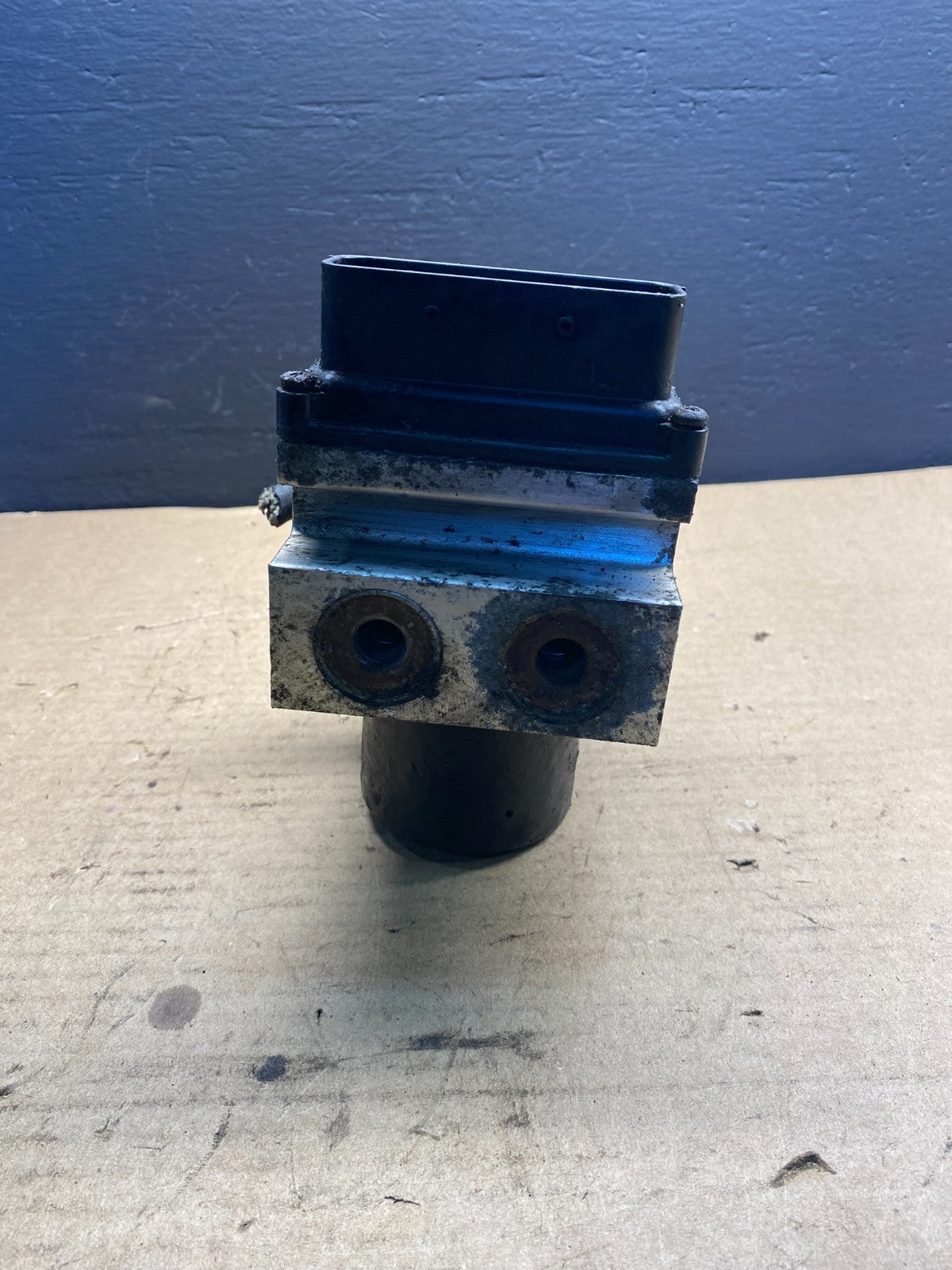 2011 - 2014 Ford E250 E350 Van  ABS Anti Lock Brake Pump Module Oem AB7212 DG3