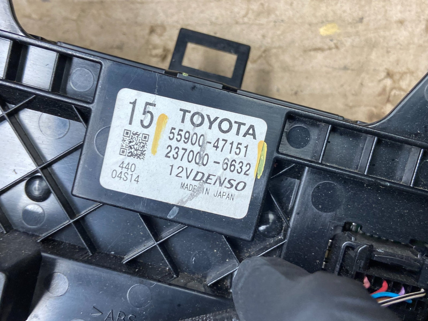 2015 to 2018 Toyota Prius V  Heater Climate Control Unit Switch AB5522 DG5